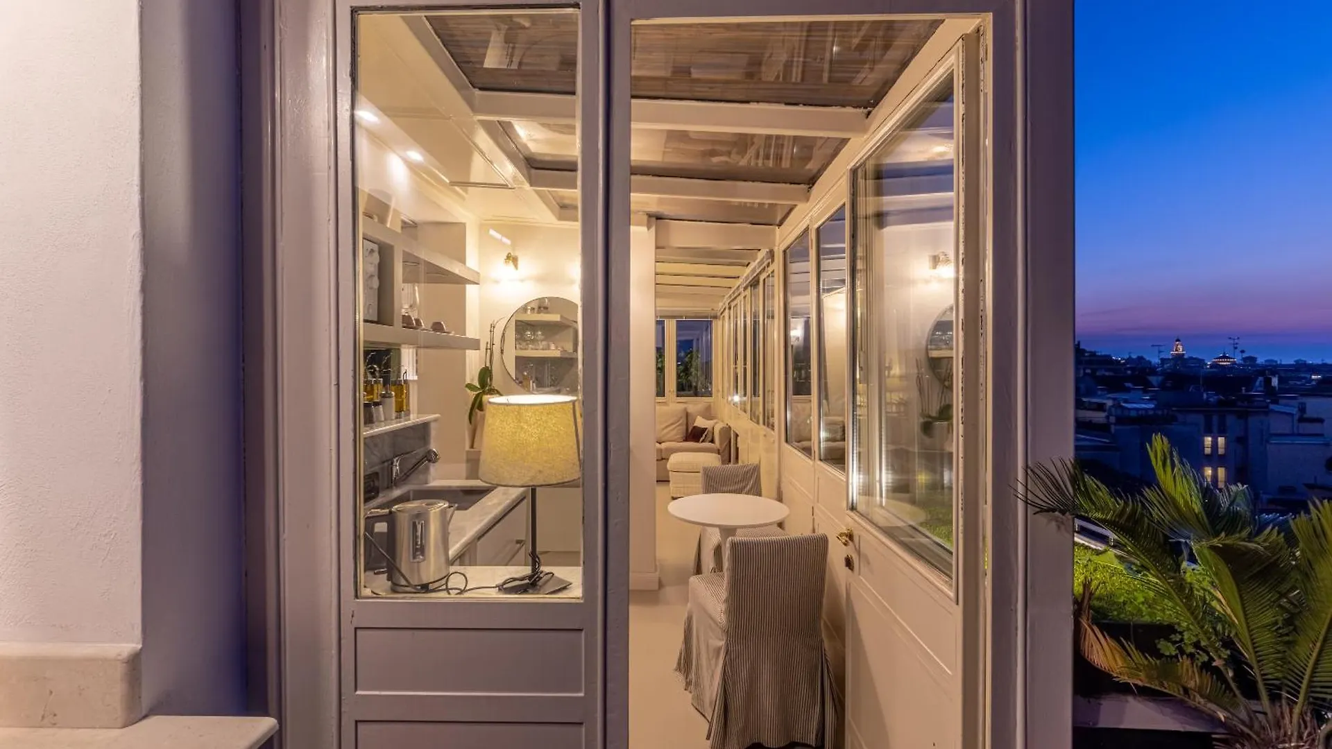 Luxury Penthouse With Jacuzzi & 360 View Rooftop Milan 0*,  Italy