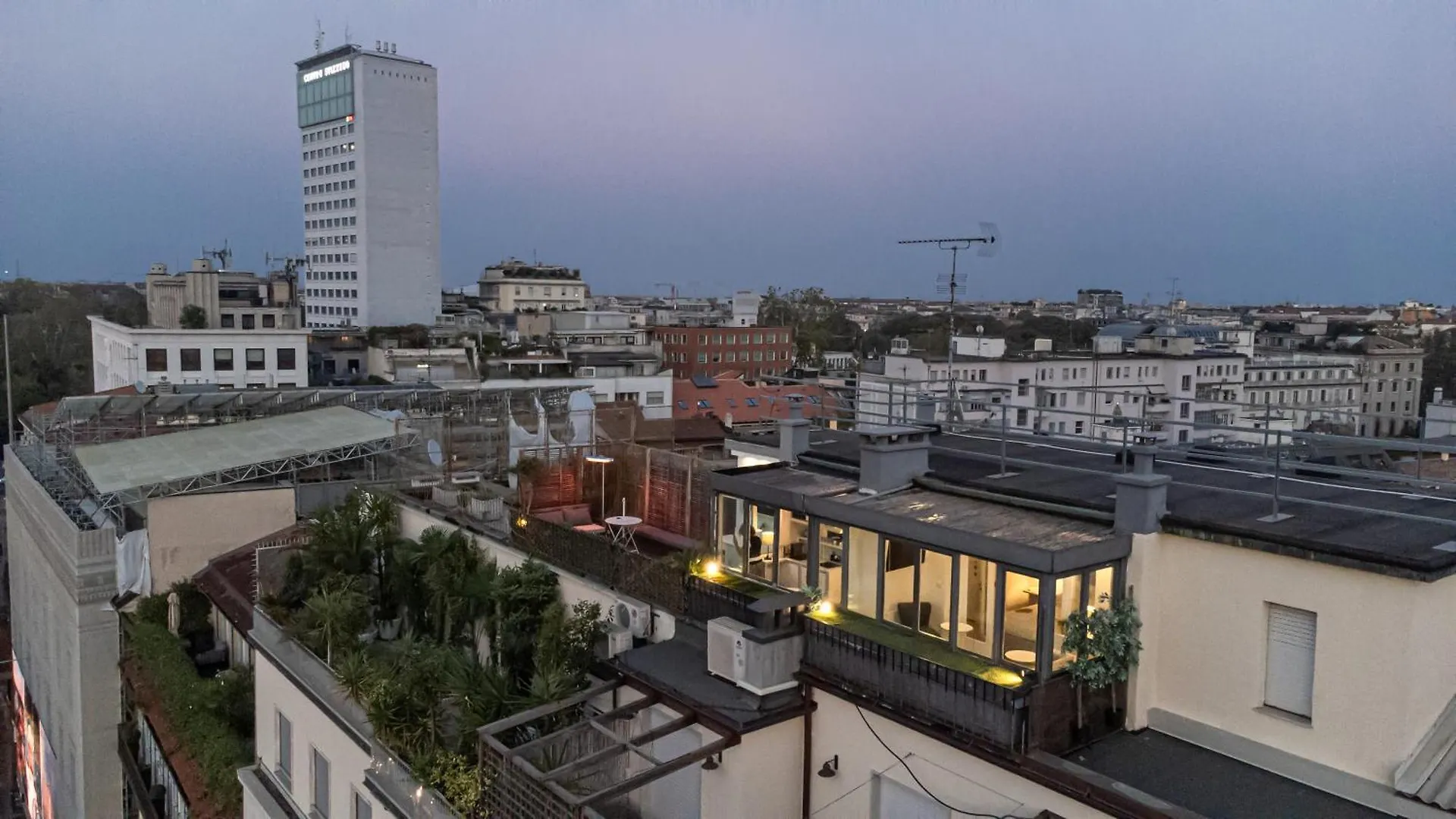 Appartement Luxury Penthouse With Jacuzzi & 360 View Rooftop Milaan Italië