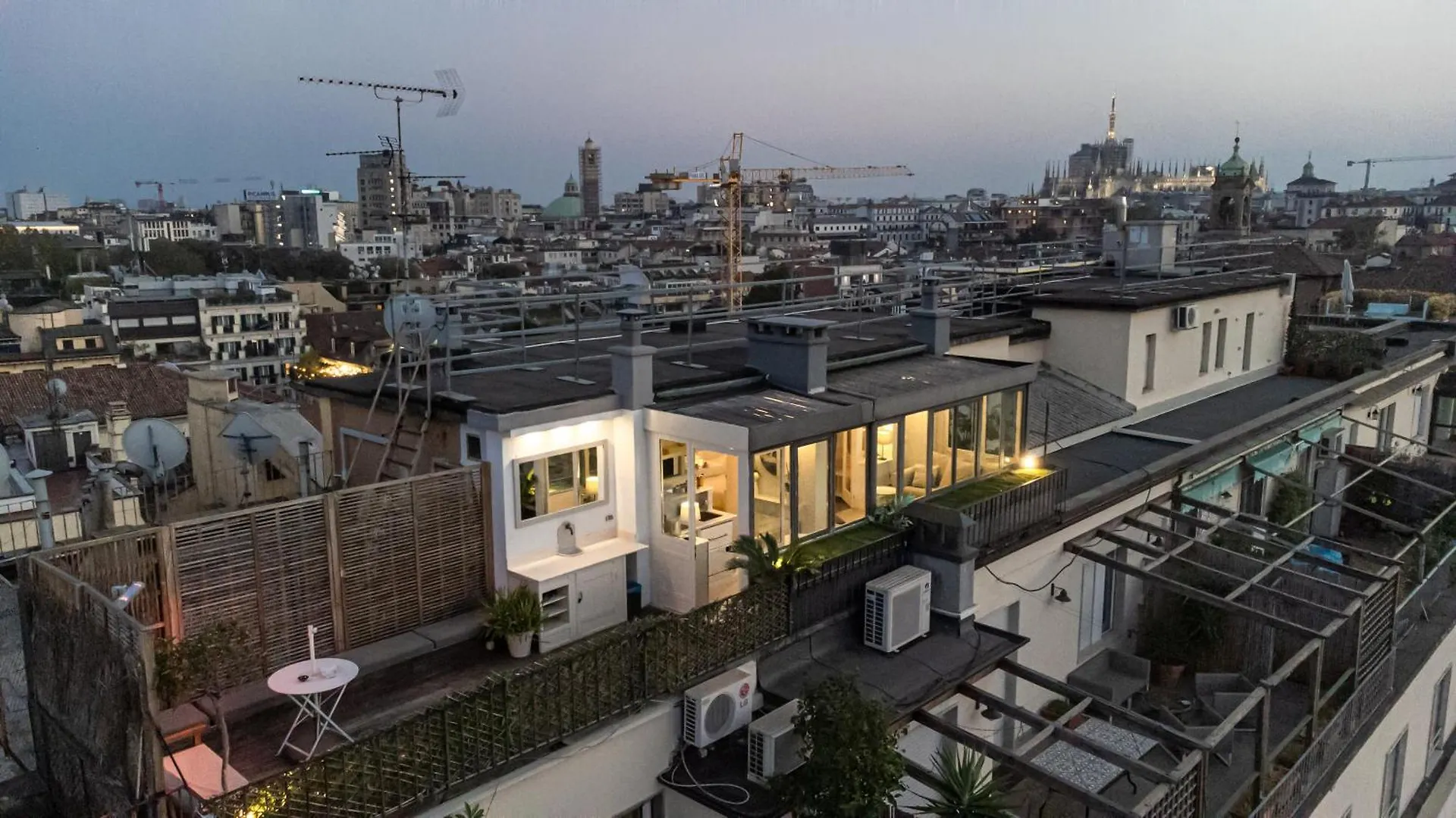Luxury Penthouse With Jacuzzi & 360 View Rooftop Milaan