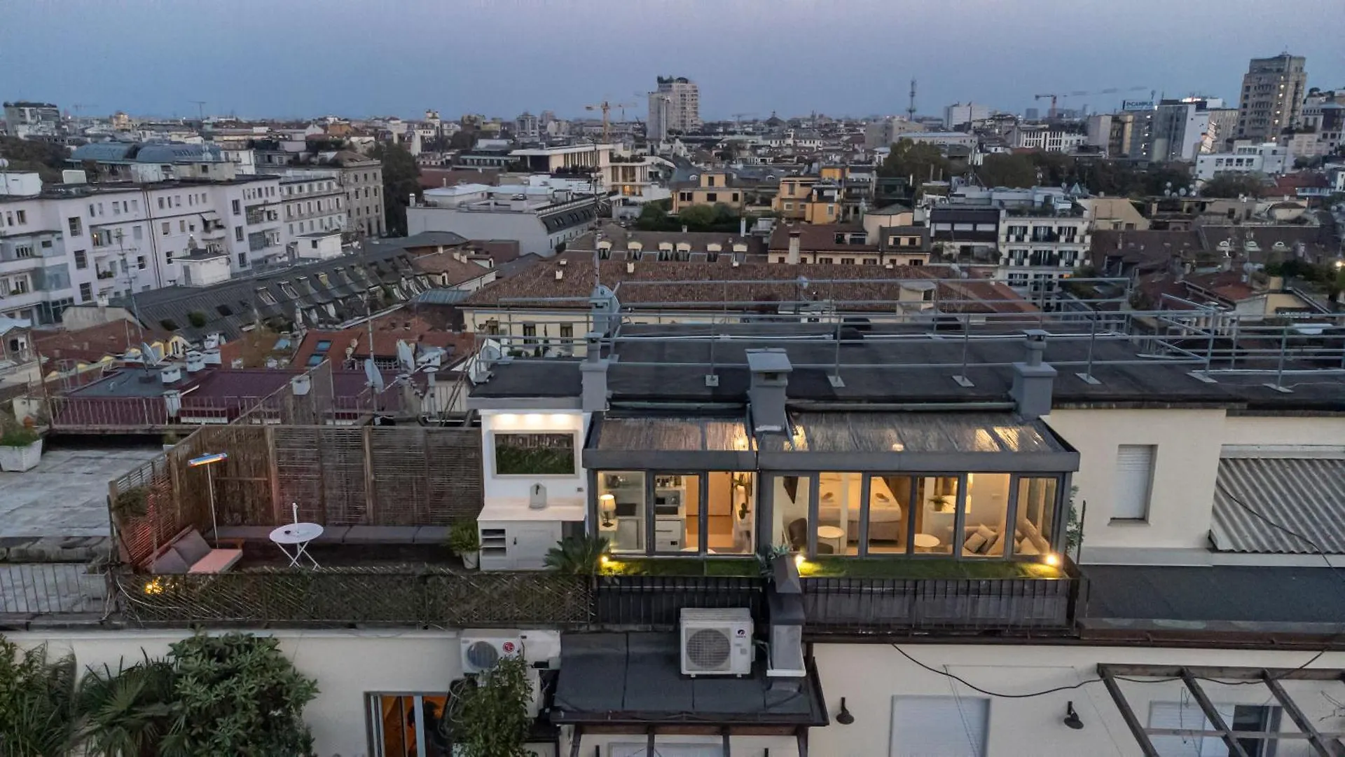Appartement Luxury Penthouse With Jacuzzi & 360 View Rooftop Milaan
