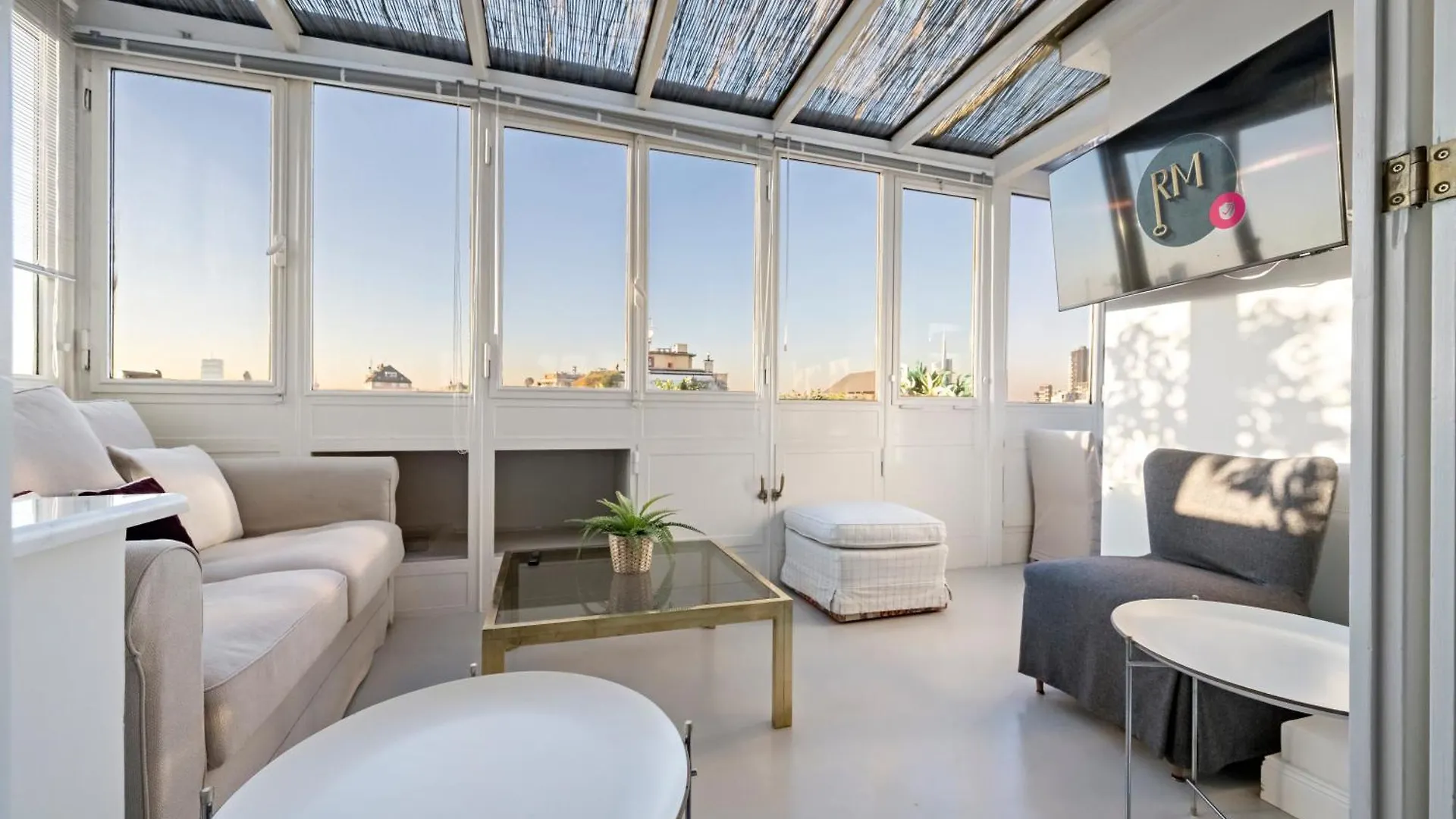 Luxury Penthouse With Jacuzzi & 360 View Rooftop Milaan Italië
