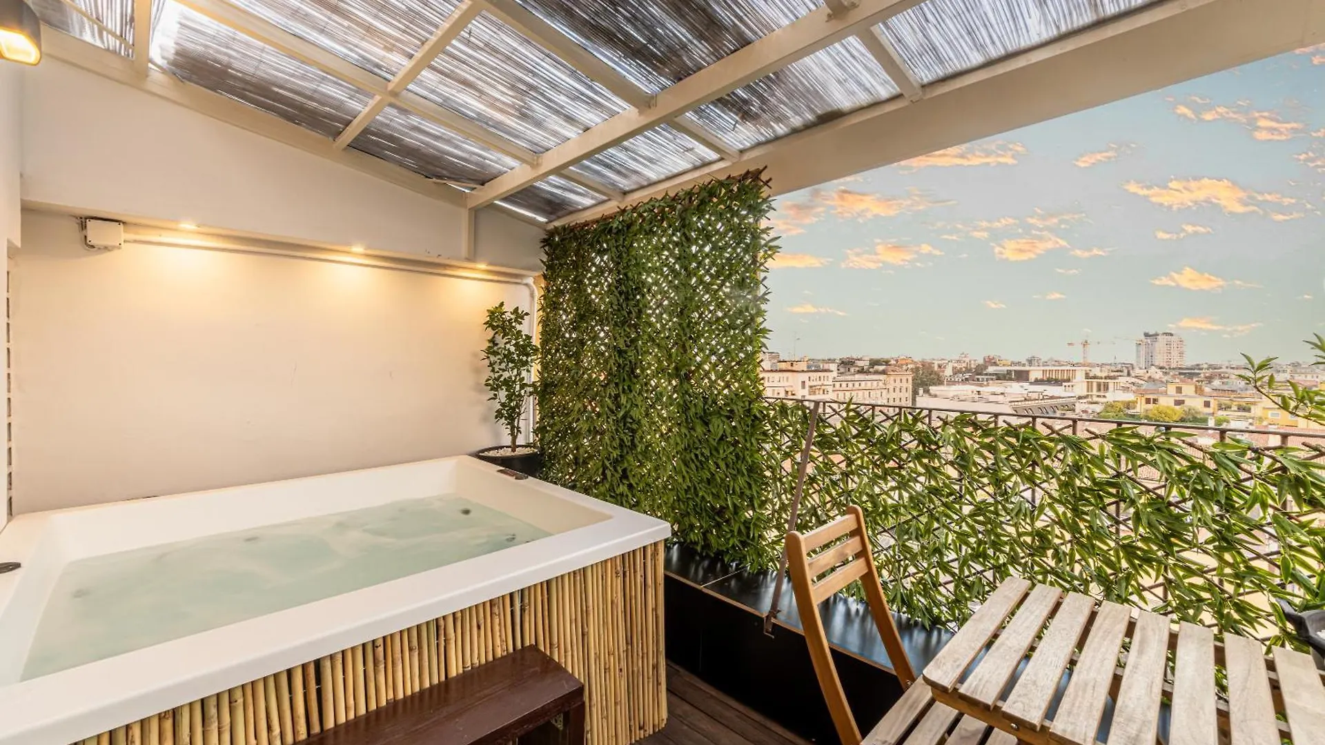 Luxury Penthouse With Jacuzzi & 360 View Rooftop Milaan Appartement