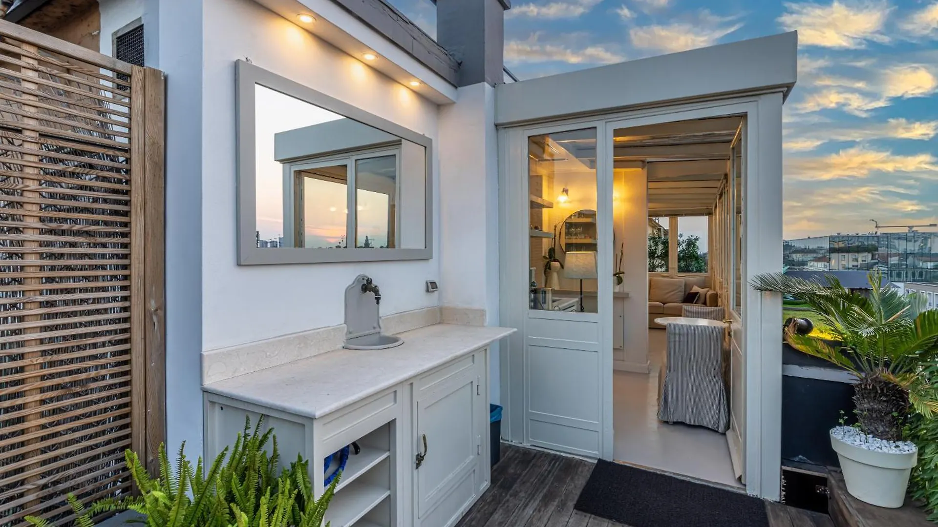 Luxury Penthouse With Jacuzzi & 360 View Rooftop Milaan Appartement